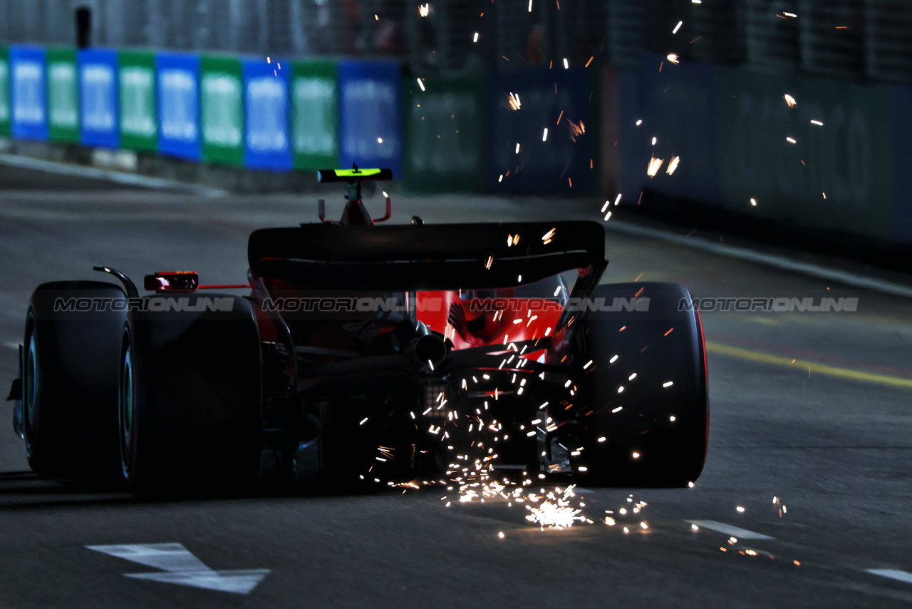 GP SINGAPORE, Carlos Sainz Jr (ESP) Ferrari SF-23 sends sparks flying.

15.09.2023. Formula 1 World Championship, Rd 16, Singapore Grand Prix, Marina Bay Street Circuit, Singapore, Practice Day.

 - www.xpbimages.com, EMail: requests@xpbimages.com © Copyright: Coates / XPB Images