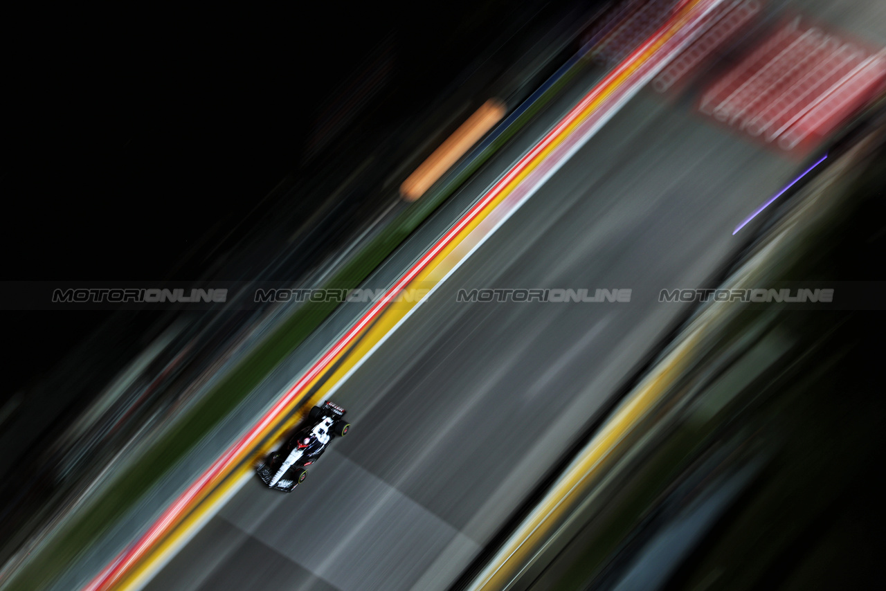 GP SINGAPORE, Liam Lawson (NZL) AlphaTauri AT04.

15.09.2023. Formula 1 World Championship, Rd 16, Singapore Grand Prix, Marina Bay Street Circuit, Singapore, Practice Day.

- www.xpbimages.com, EMail: requests@xpbimages.com © Copyright: Moy / XPB Images