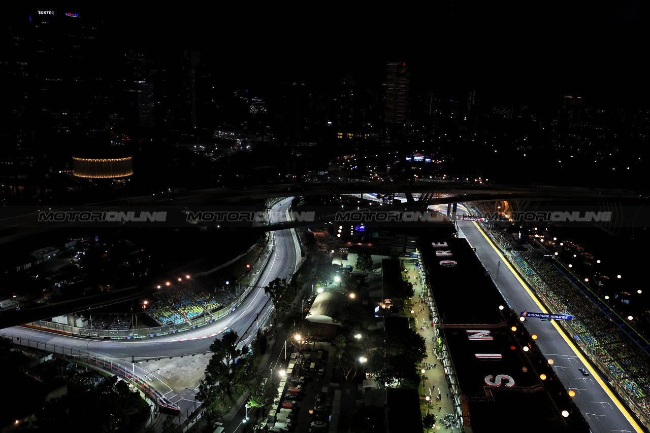 GP SINGAPORE, Fernando Alonso (ESP) Aston Martin F1 Team AMR23 (Left) e Lance Stroll (CDN) Aston Martin F1 Team AMR23 (Right).

15.09.2023. Formula 1 World Championship, Rd 16, Singapore Grand Prix, Marina Bay Street Circuit, Singapore, Practice Day.

- www.xpbimages.com, EMail: requests@xpbimages.com © Copyright: Moy / XPB Images