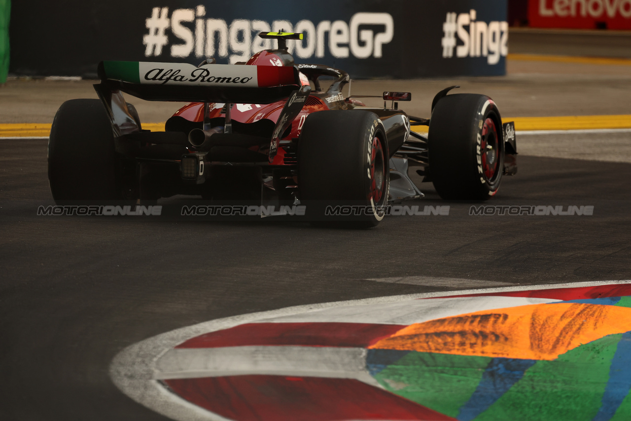 GP SINGAPORE, Zhou Guanyu (CHN) Alfa Romeo F1 Team C43.

15.09.2023. Formula 1 World Championship, Rd 16, Singapore Grand Prix, Marina Bay Street Circuit, Singapore, Practice Day.

- www.xpbimages.com, EMail: requests@xpbimages.com © Copyright: Bearne / XPB Images
