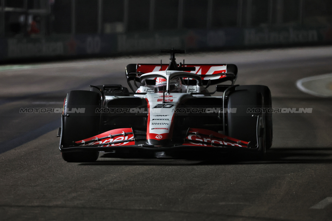 GP SINGAPORE, Kevin Magnussen (DEN) Haas VF-23.

15.09.2023. Formula 1 World Championship, Rd 16, Singapore Grand Prix, Marina Bay Street Circuit, Singapore, Practice Day.

- www.xpbimages.com, EMail: requests@xpbimages.com © Copyright: Bearne / XPB Images