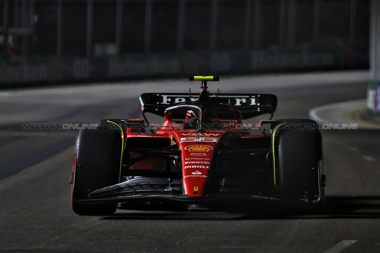 GP SINGAPORE, Carlos Sainz Jr (ESP) Ferrari SF-23.

15.09.2023. Formula 1 World Championship, Rd 16, Singapore Grand Prix, Marina Bay Street Circuit, Singapore, Practice Day.

- www.xpbimages.com, EMail: requests@xpbimages.com © Copyright: Bearne / XPB Images