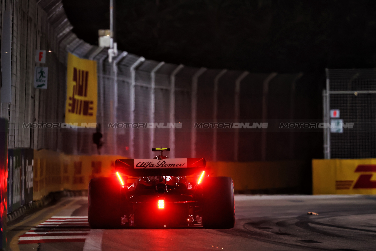 GP SINGAPORE, Zhou Guanyu (CHN) Alfa Romeo F1 Team C43.

15.09.2023. Formula 1 World Championship, Rd 16, Singapore Grand Prix, Marina Bay Street Circuit, Singapore, Practice Day.

- www.xpbimages.com, EMail: requests@xpbimages.com © Copyright: Bearne / XPB Images