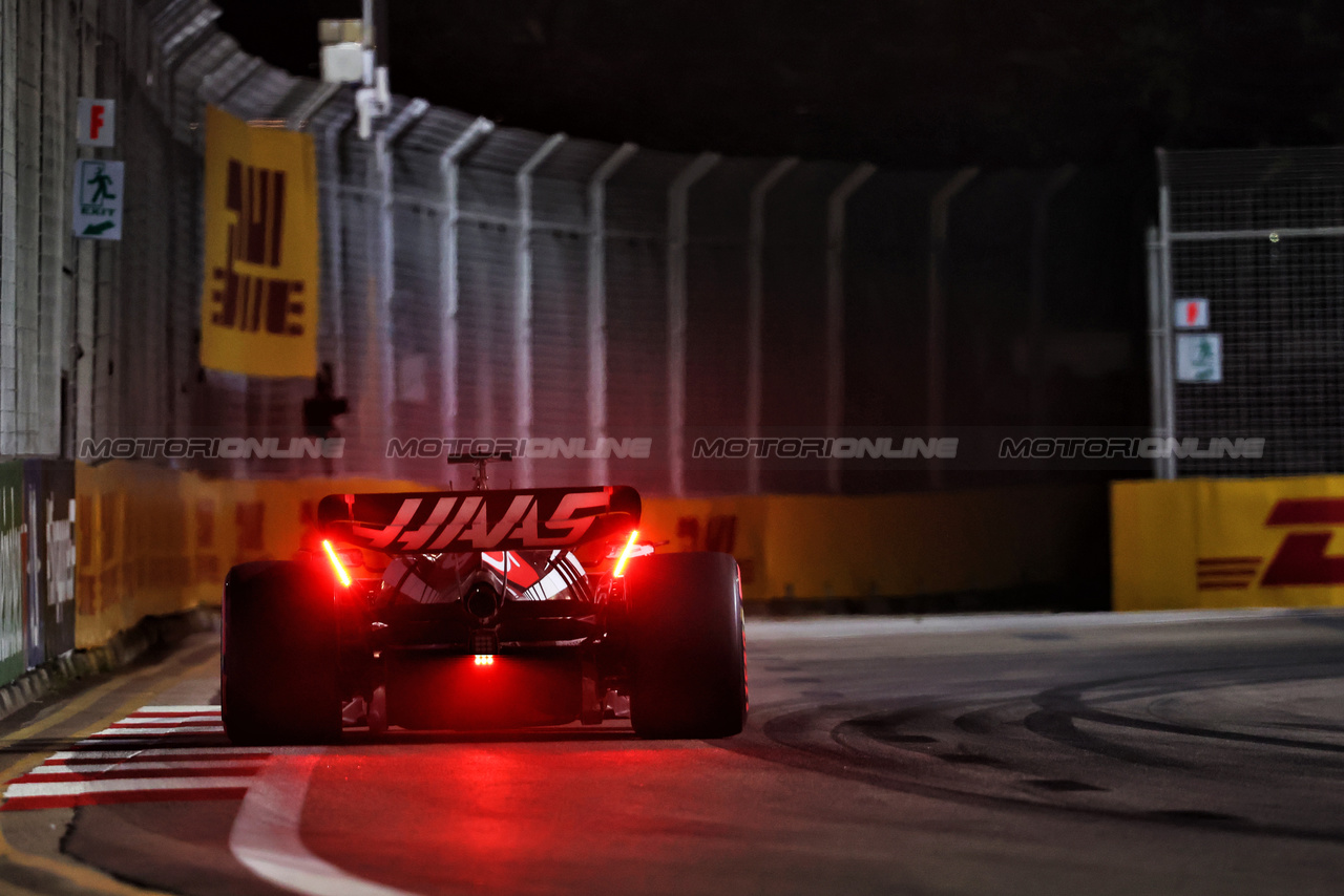 GP SINGAPORE, Kevin Magnussen (DEN) Haas VF-23.

15.09.2023. Formula 1 World Championship, Rd 16, Singapore Grand Prix, Marina Bay Street Circuit, Singapore, Practice Day.

- www.xpbimages.com, EMail: requests@xpbimages.com © Copyright: Bearne / XPB Images