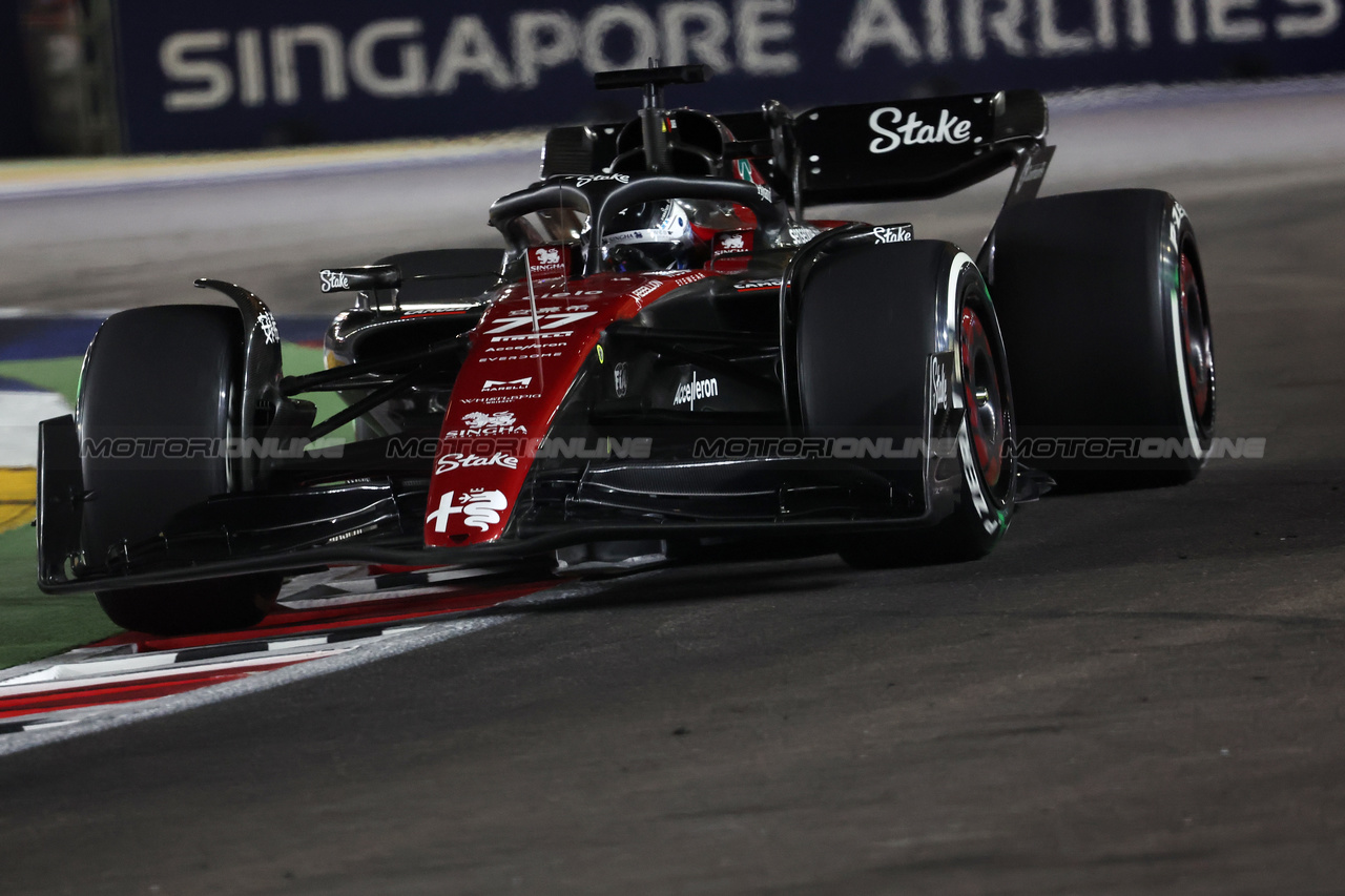 GP SINGAPORE, Valtteri Bottas (FIN) Alfa Romeo F1 Team C43.

15.09.2023. Formula 1 World Championship, Rd 16, Singapore Grand Prix, Marina Bay Street Circuit, Singapore, Practice Day.

- www.xpbimages.com, EMail: requests@xpbimages.com © Copyright: Batchelor / XPB Images