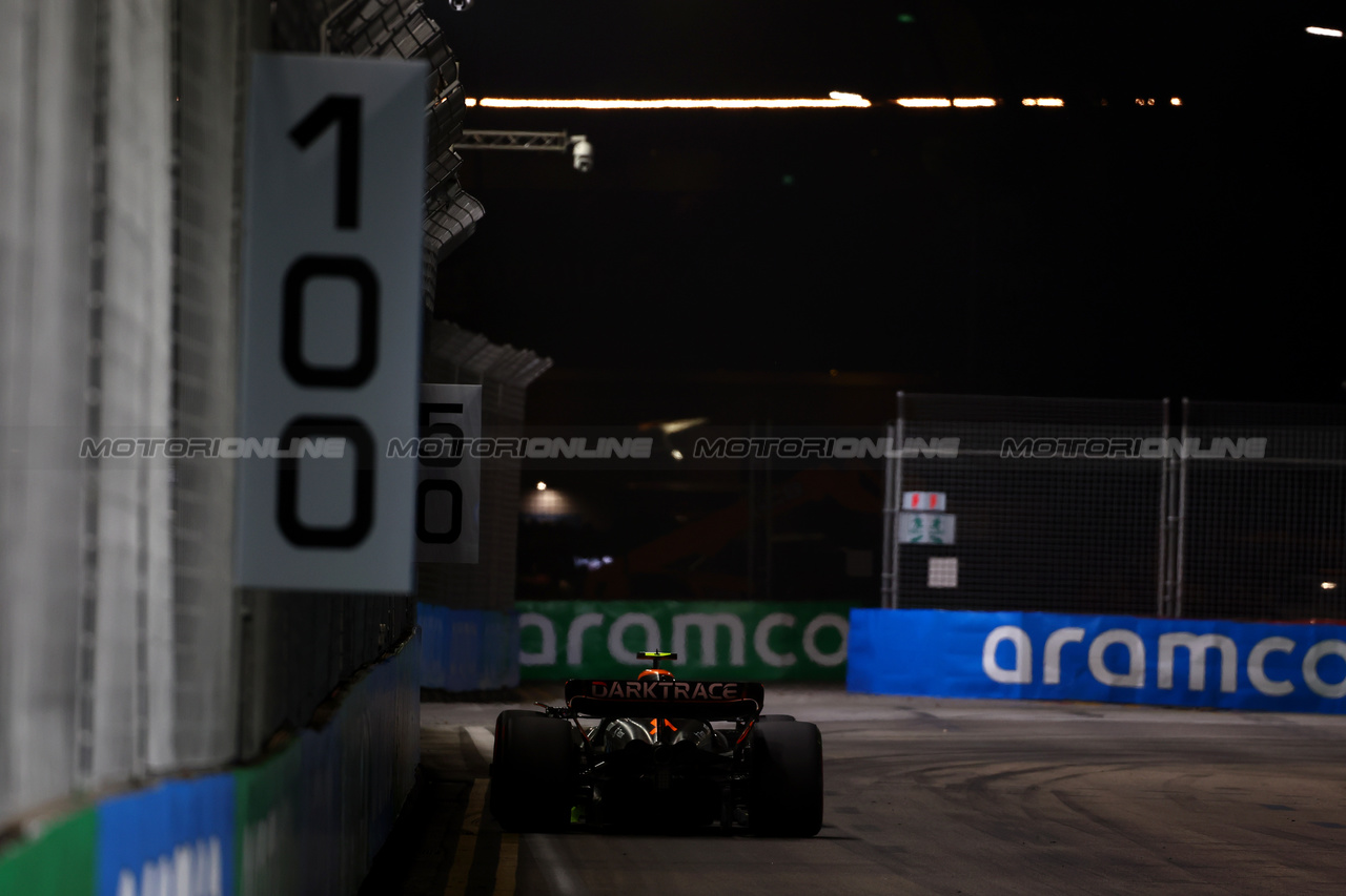 GP SINGAPORE, Lando Norris (GBR) McLaren MCL60.

15.09.2023. Formula 1 World Championship, Rd 16, Singapore Grand Prix, Marina Bay Street Circuit, Singapore, Practice Day.

 - www.xpbimages.com, EMail: requests@xpbimages.com © Copyright: Coates / XPB Images
