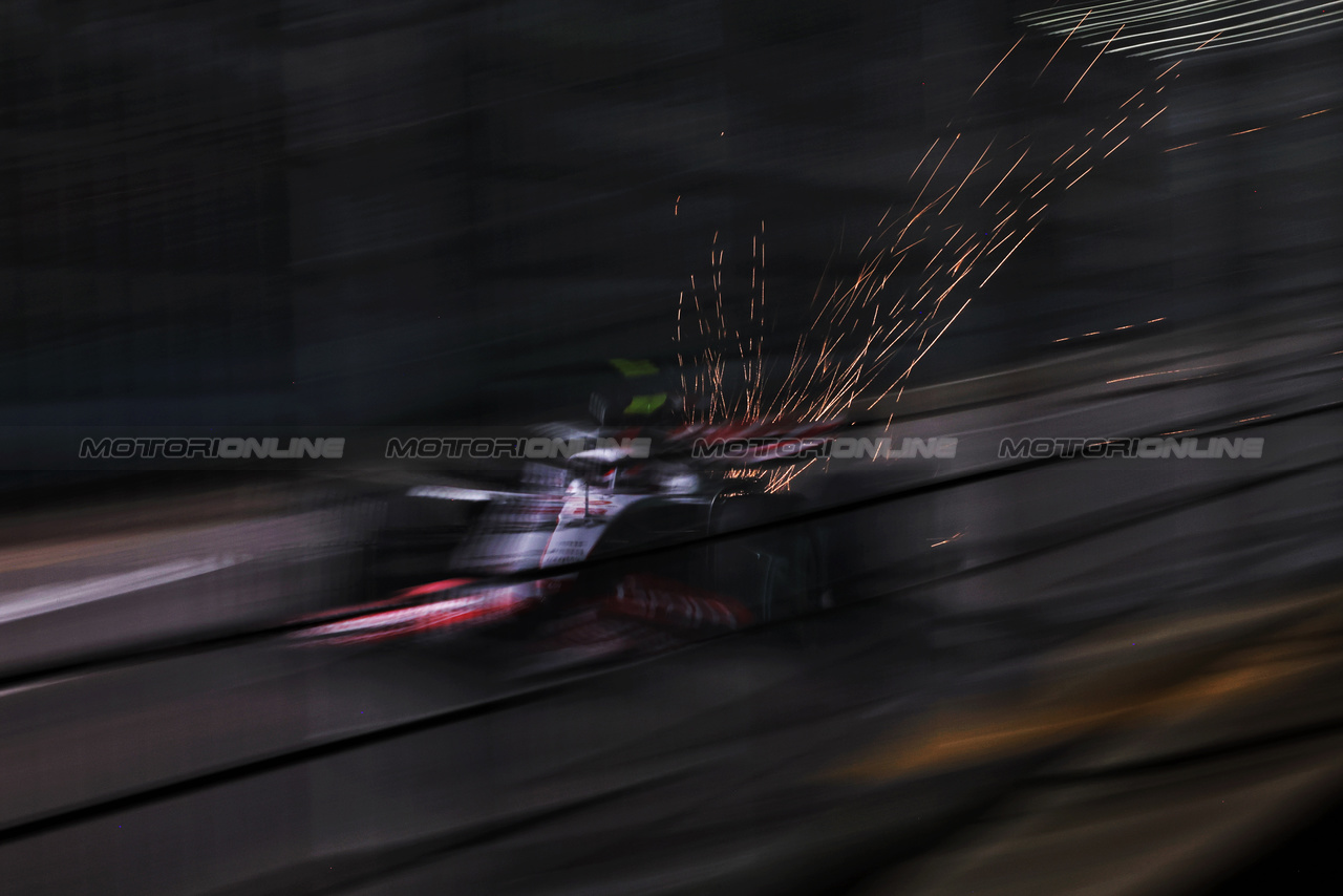 GP SINGAPORE, Nico Hulkenberg (GER) Haas VF-23.

15.09.2023. Formula 1 World Championship, Rd 16, Singapore Grand Prix, Marina Bay Street Circuit, Singapore, Practice Day.

 - www.xpbimages.com, EMail: requests@xpbimages.com © Copyright: Coates / XPB Images