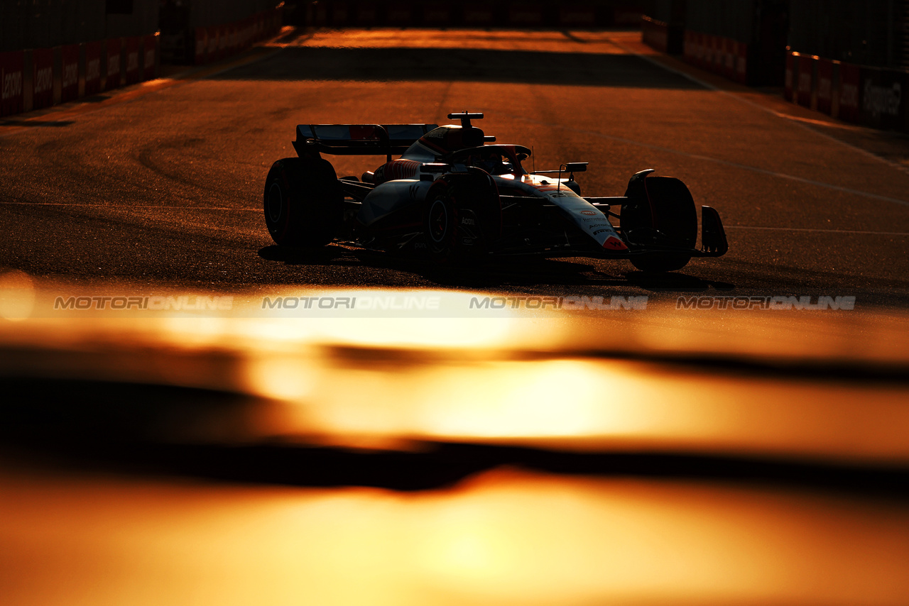 GP SINGAPORE, Alexander Albon (THA) Williams Racing FW45.

15.09.2023. Formula 1 World Championship, Rd 16, Singapore Grand Prix, Marina Bay Street Circuit, Singapore, Practice Day.

- www.xpbimages.com, EMail: requests@xpbimages.com © Copyright: Moy / XPB Images