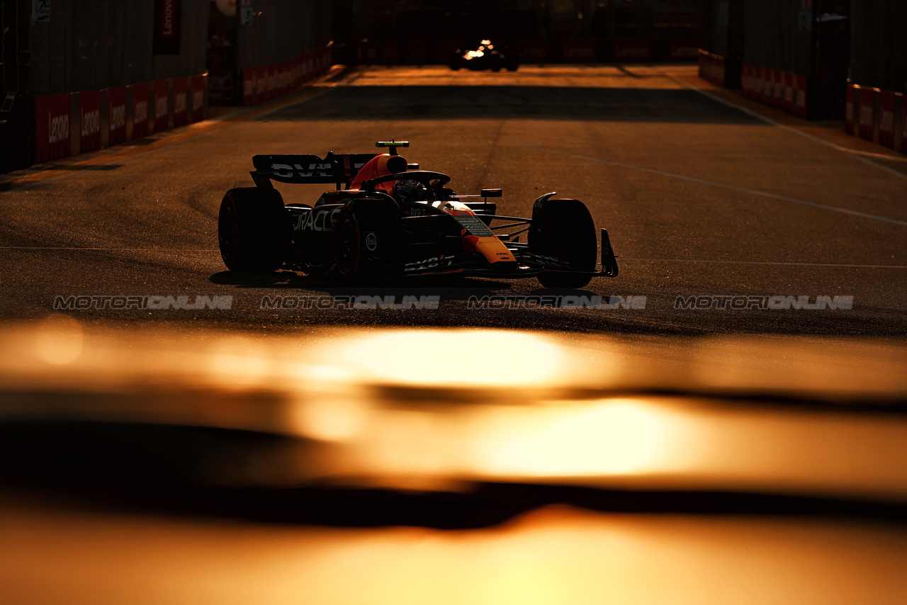 GP SINGAPORE, Max Verstappen (NLD) Red Bull Racing RB19.

15.09.2023. Formula 1 World Championship, Rd 16, Singapore Grand Prix, Marina Bay Street Circuit, Singapore, Practice Day.

- www.xpbimages.com, EMail: requests@xpbimages.com © Copyright: Moy / XPB Images