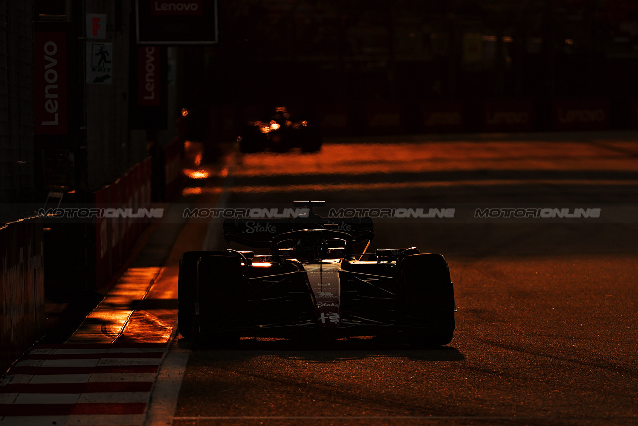 GP SINGAPORE, Valtteri Bottas (FIN) Alfa Romeo F1 Team C43.

15.09.2023. Formula 1 World Championship, Rd 16, Singapore Grand Prix, Marina Bay Street Circuit, Singapore, Practice Day.

- www.xpbimages.com, EMail: requests@xpbimages.com © Copyright: Moy / XPB Images