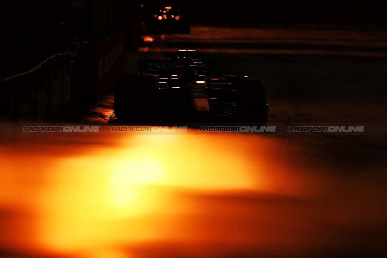 GP SINGAPORE, Max Verstappen (NLD) Red Bull Racing RB19.

15.09.2023. Formula 1 World Championship, Rd 16, Singapore Grand Prix, Marina Bay Street Circuit, Singapore, Practice Day.

- www.xpbimages.com, EMail: requests@xpbimages.com © Copyright: Moy / XPB Images