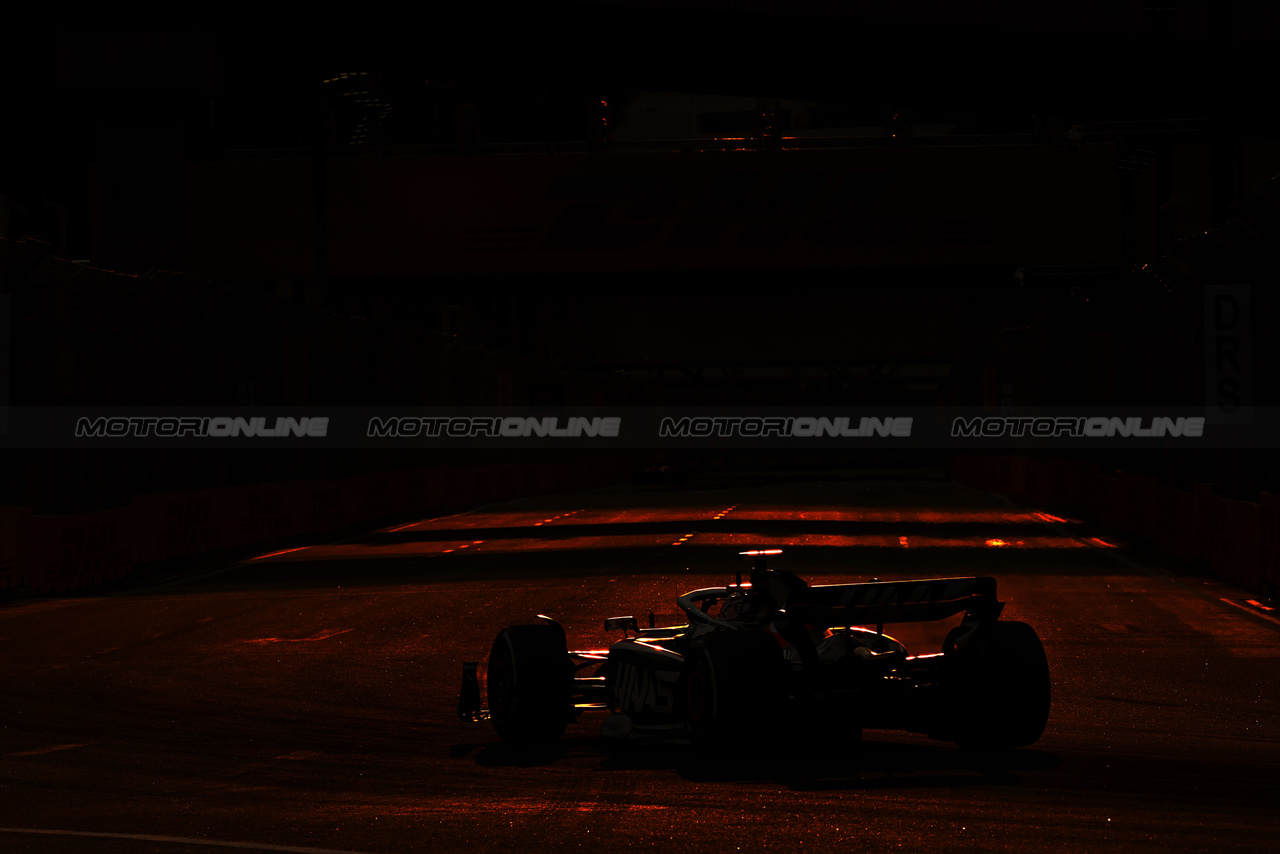 GP SINGAPORE, Kevin Magnussen (DEN) Haas VF-23.

15.09.2023. Formula 1 World Championship, Rd 16, Singapore Grand Prix, Marina Bay Street Circuit, Singapore, Practice Day.

- www.xpbimages.com, EMail: requests@xpbimages.com © Copyright: Charniaux / XPB Images