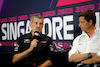 GP SINGAPORE, (L to R): Guenther Steiner (ITA) Haas F1 Team Prinicipal e Toto Wolff (GER) Mercedes AMG F1 Shareholder e Executive Director in the FIA Press Conference.
15.09.2023. Formula 1 World Championship, Rd 16, Singapore Grand Prix, Marina Bay Street Circuit, Singapore, Practice Day.
- www.xpbimages.com, EMail: requests@xpbimages.com © Copyright: XPB Images