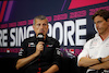 GP SINGAPORE, (L to R): Guenther Steiner (ITA) Haas F1 Team Prinicipal e Toto Wolff (GER) Mercedes AMG F1 Shareholder e Executive Director in the FIA Press Conference.
15.09.2023. Formula 1 World Championship, Rd 16, Singapore Grand Prix, Marina Bay Street Circuit, Singapore, Practice Day.
- www.xpbimages.com, EMail: requests@xpbimages.com © Copyright: XPB Images