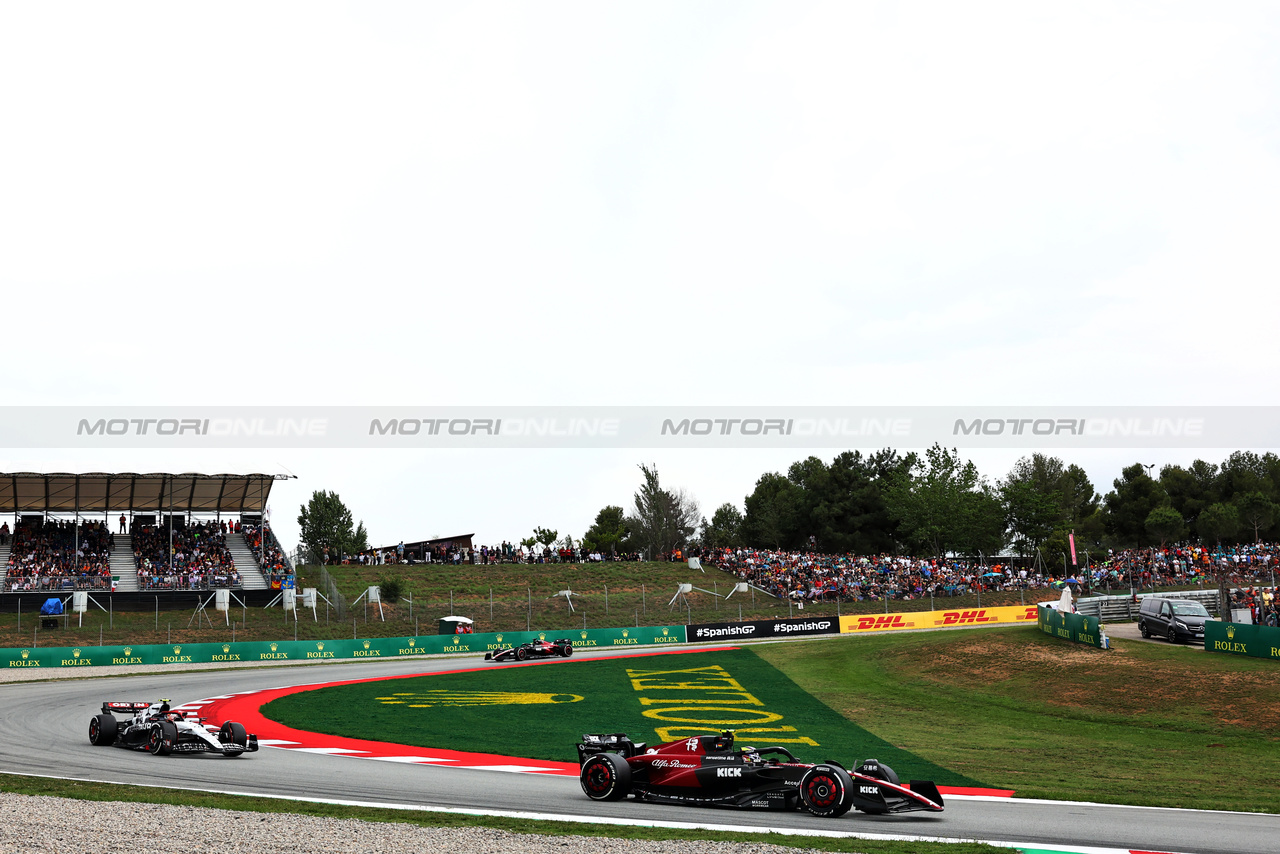 GP SPAGNA, Zhou Guanyu (CHN) Alfa Romeo F1 Team C43.

04.06.2023. Formula 1 World Championship, Rd 8, Spanish Grand Prix, Barcelona, Spain, Gara Day.

- www.xpbimages.com, EMail: requests@xpbimages.com ¬© Copyright: Charniaux / XPB Images