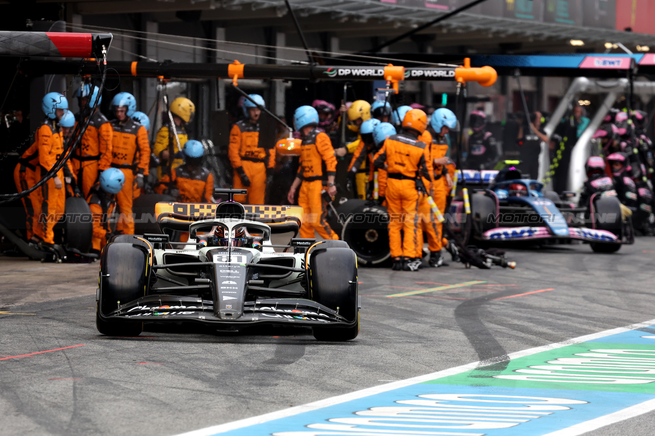 GP SPAGNA, Oscar Piastri (AUS) McLaren MCL60 makes a pit stop.

04.06.2023. Formula 1 World Championship, Rd 8, Spanish Grand Prix, Barcelona, Spain, Gara Day.

- www.xpbimages.com, EMail: requests@xpbimages.com ¬© Copyright: Bearne / XPB Images