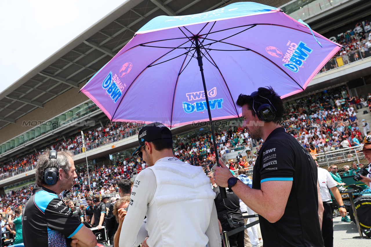 GP SPAGNA, Esteban Ocon (FRA) Alpine F1 Team on the grid.

04.06.2023. Formula 1 World Championship, Rd 8, Spanish Grand Prix, Barcelona, Spain, Gara Day.

- www.xpbimages.com, EMail: requests@xpbimages.com ¬© Copyright: Batchelor / XPB Images