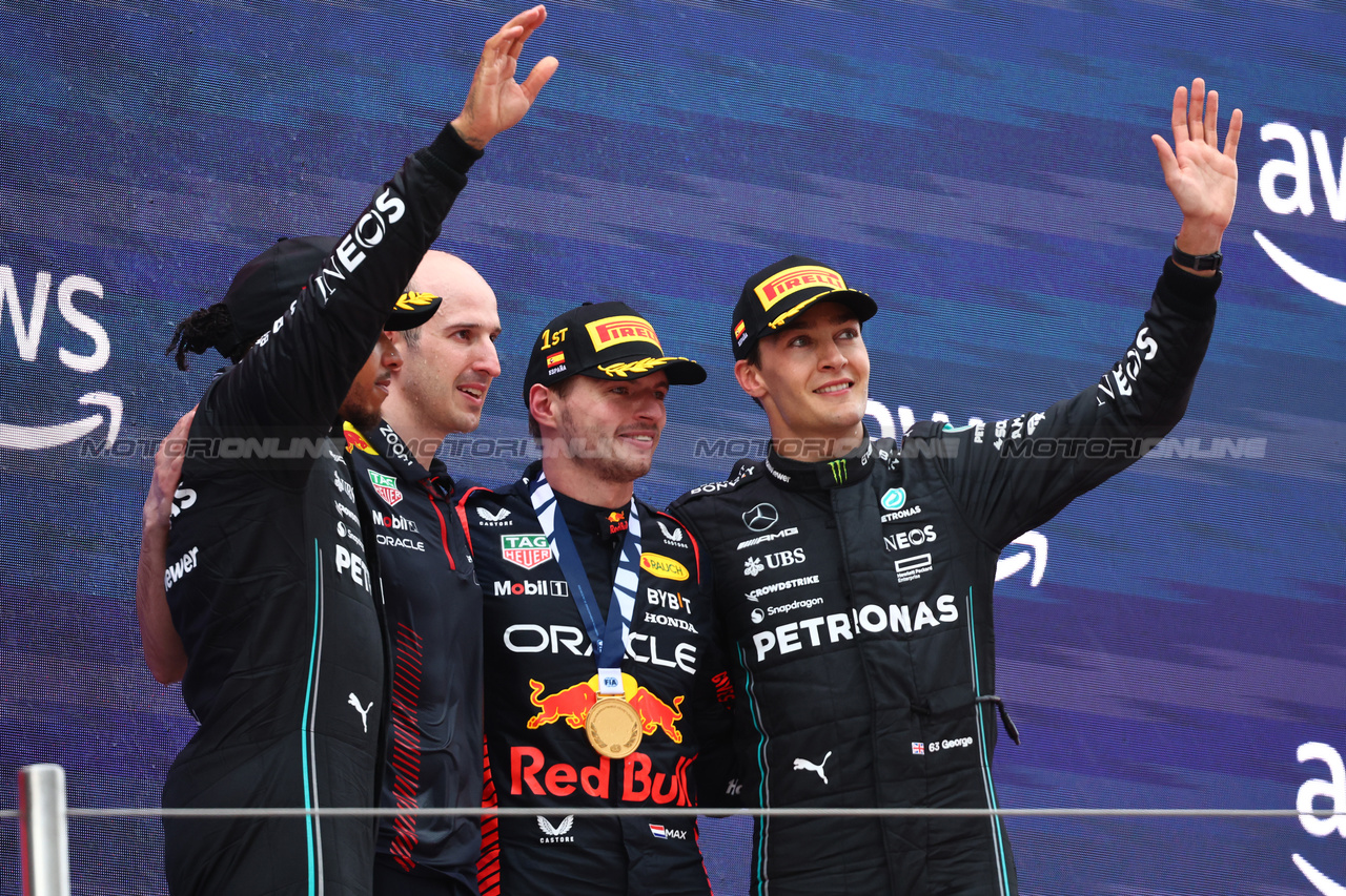 GP SPAGNA, 1st place Max Verstappen (NLD) Red Bull Racing RB19, 2nd place Lewis Hamilton (GBR) Mercedes AMG F1 W14 e 3rd place George Russell (GBR) Mercedes AMG F1 W14.
04.06.2023. Formula 1 World Championship, Rd 8, Spanish Grand Prix, Barcelona, Spain, Gara Day.
- www.xpbimages.com, EMail: requests@xpbimages.com ¬© Copyright: Batchelor / XPB Images