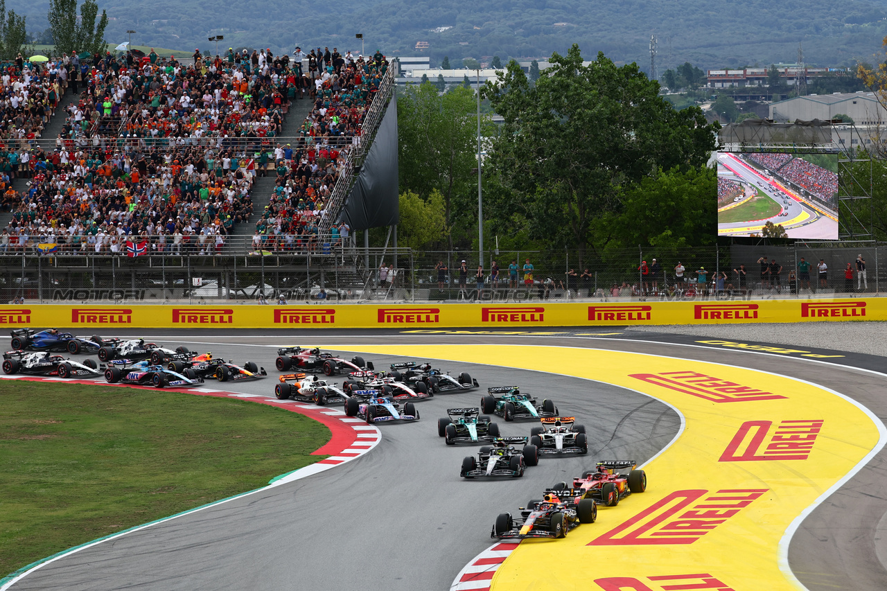 GP SPAGNA, Max Verstappen (NLD) Red Bull Racing RB19 davanti a at the partenza of the race.

04.06.2023. Formula 1 World Championship, Rd 8, Spanish Grand Prix, Barcelona, Spain, Gara Day.

- www.xpbimages.com, EMail: requests@xpbimages.com ¬© Copyright: Batchelor / XPB Images