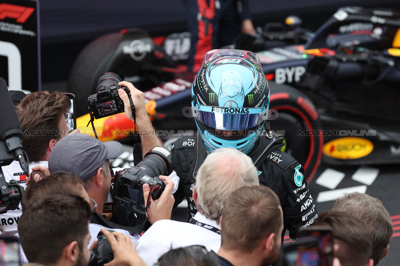 GP SPAGNA, George Russell (GBR) Mercedes AMG F1 celebrates his third position in parc ferme.

04.06.2023. Formula 1 World Championship, Rd 8, Spanish Grand Prix, Barcelona, Spain, Gara Day.

- www.xpbimages.com, EMail: requests@xpbimages.com ¬© Copyright: Bearne / XPB Images