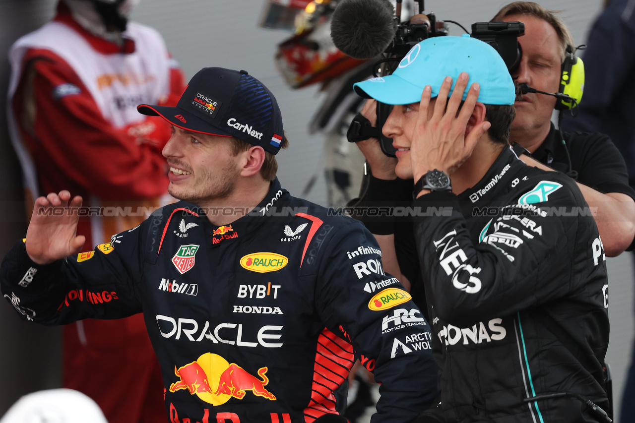 GP SPAGNA, (L to R): Max Verstappen (NLD) Red Bull Racing with George Russell (GBR) Mercedes AMG F1 in parc ferme.

04.06.2023. Formula 1 World Championship, Rd 8, Spanish Grand Prix, Barcelona, Spain, Gara Day.

- www.xpbimages.com, EMail: requests@xpbimages.com ¬© Copyright: Bearne / XPB Images