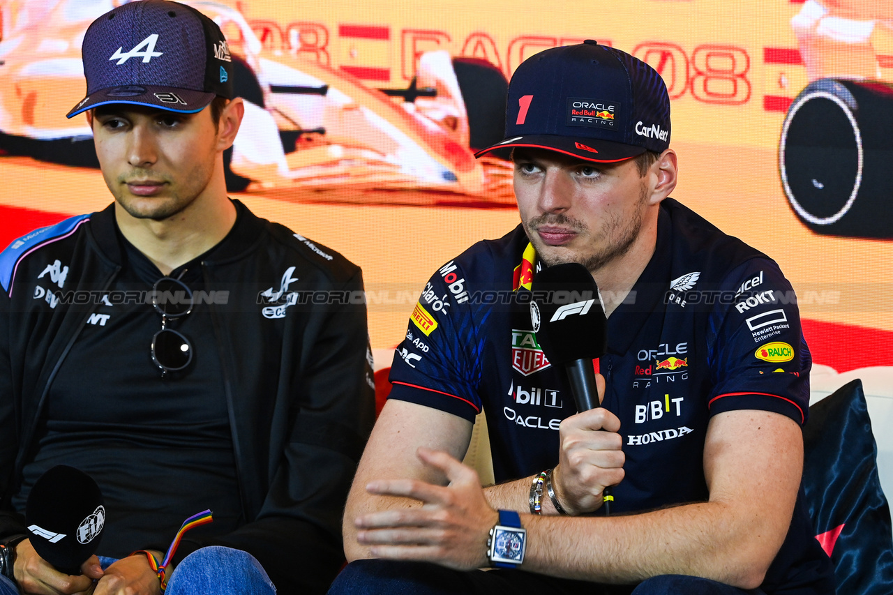 GP SPAGNA, (L to R): Esteban Ocon (FRA) Alpine F1 Team e Max Verstappen (NLD) Red Bull Racing in the FIA Press Conference.

01.06.2023. Formula 1 World Championship, Rd 8, Spanish Grand Prix, Barcelona, Spain, Preparation Day.

- www.xpbimages.com, EMail: requests@xpbimages.com ¬© Copyright: XPB Images