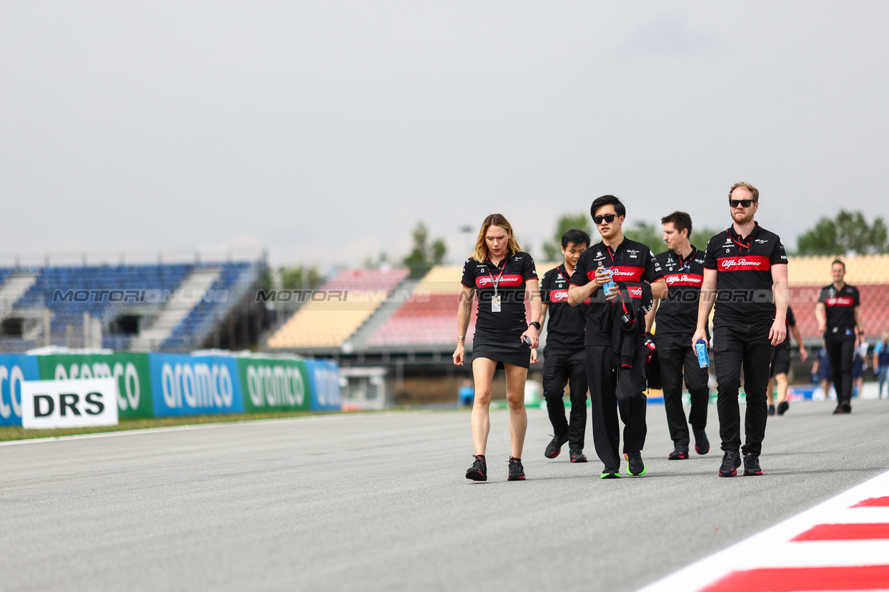 GP SPAGNA, Guanyu Zhou (CHI), Alfa Romeo Racing 
01.06.2023. Formula 1 World Championship, Rd 8, Spanish Grand Prix, Barcelona, Spain, Preparation Day.
- www.xpbimages.com, EMail: requests@xpbimages.com ¬© Copyright: Charniaux / XPB Images