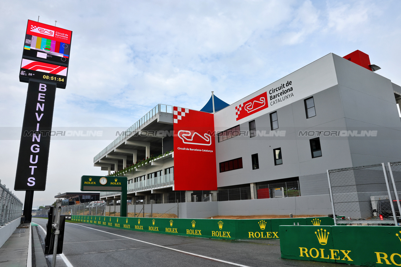 GP SPAGNA, Circuit Atmosfera - pit exit.

01.06.2023. Formula 1 World Championship, Rd 8, Spanish Grand Prix, Barcelona, Spain, Preparation Day.

- www.xpbimages.com, EMail: requests@xpbimages.com ¬© Copyright: Batchelor / XPB Images