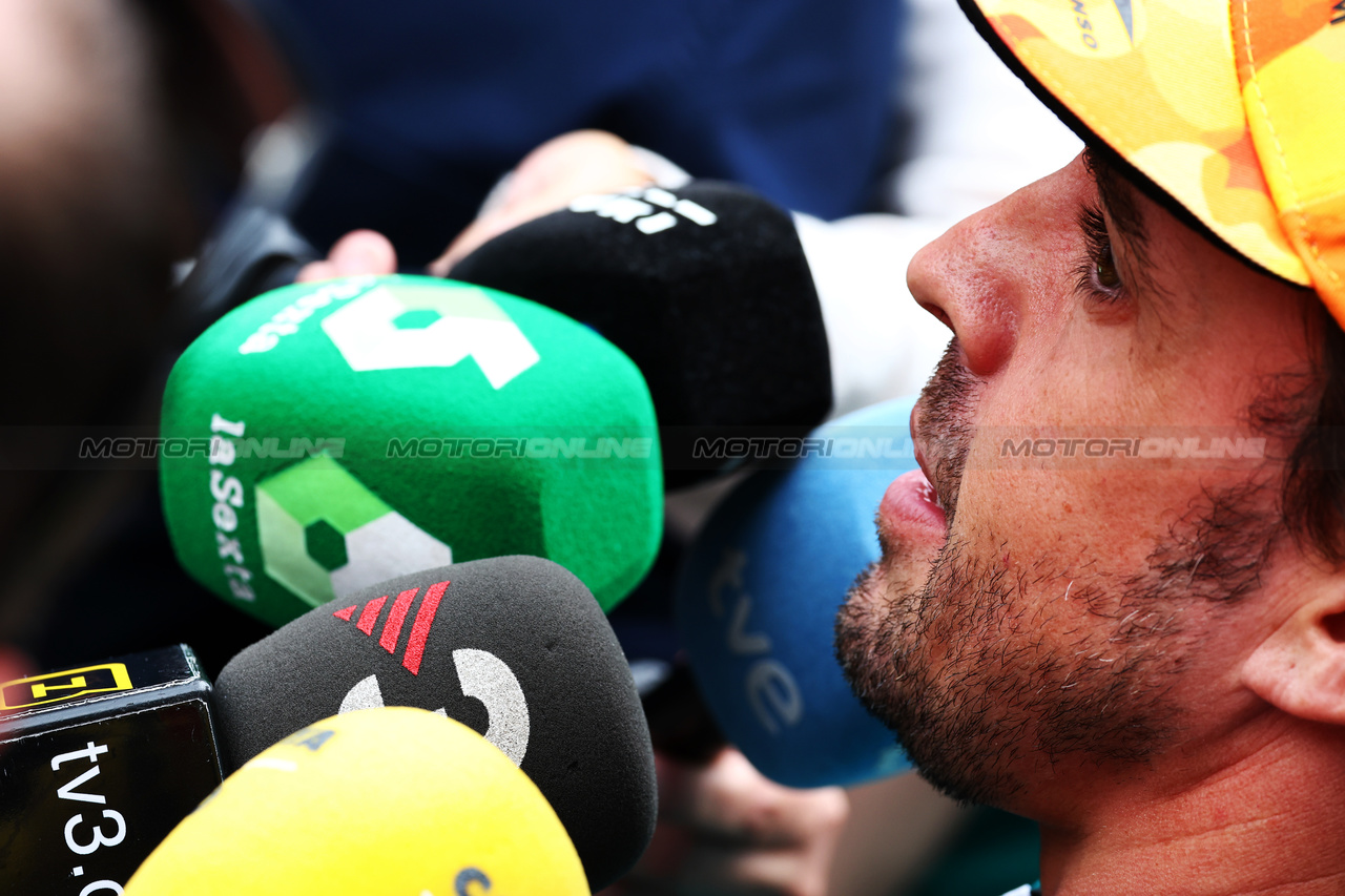 GP SPAGNA, Fernando Alonso (ESP) Aston Martin F1 Team with the media.

01.06.2023. Formula 1 World Championship, Rd 8, Spanish Grand Prix, Barcelona, Spain, Preparation Day.

 - www.xpbimages.com, EMail: requests@xpbimages.com ¬© Copyright: Coates / XPB Images