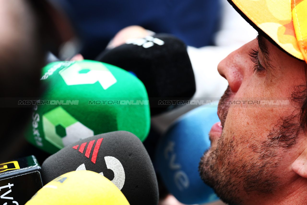 GP SPAGNA, Fernando Alonso (ESP) Aston Martin F1 Team with the media.

01.06.2023. Formula 1 World Championship, Rd 8, Spanish Grand Prix, Barcelona, Spain, Preparation Day.

 - www.xpbimages.com, EMail: requests@xpbimages.com ¬© Copyright: Coates / XPB Images