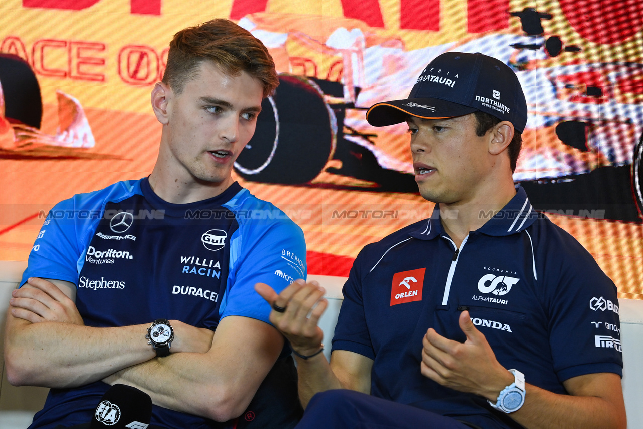 GP SPAGNA, (L to R): Logan Sargeant (USA) Williams Racing e Nyck de Vries (NLD) AlphaTauri in the FIA Press Conference.

01.06.2023. Formula 1 World Championship, Rd 8, Spanish Grand Prix, Barcelona, Spain, Preparation Day.

- www.xpbimages.com, EMail: requests@xpbimages.com ¬© Copyright: XPB Images