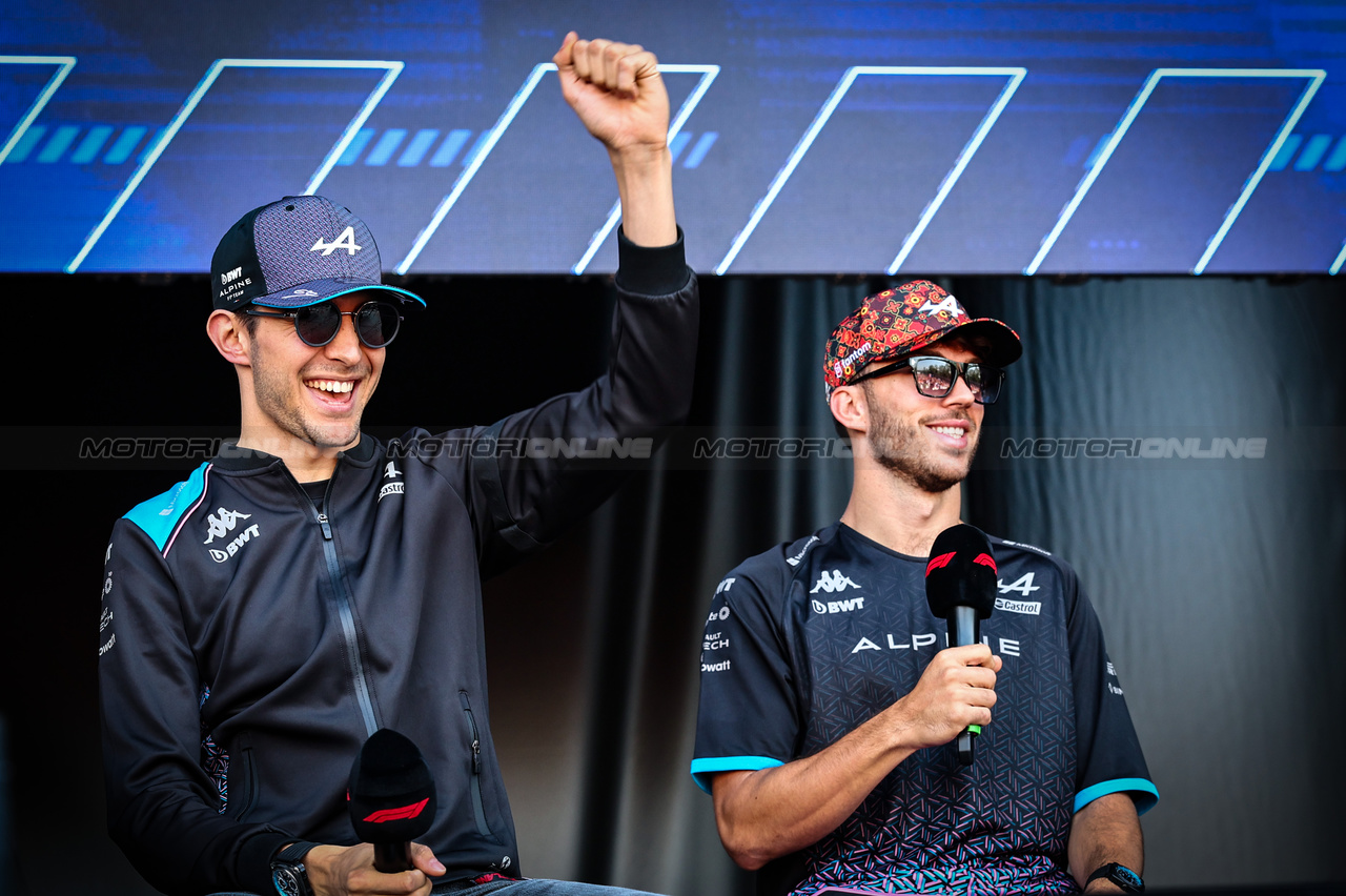 GP SPAGNA, Pierre Gasly (FRA), Alpine F1 Team e Esteban Ocon (FRA), Alpine F1 Team 
03.06.2023. Formula 1 World Championship, Rd 8, Spanish Grand Prix, Barcelona, Spain, Qualifiche Day.
- www.xpbimages.com, EMail: requests@xpbimages.com ¬© Copyright: Charniaux / XPB Images