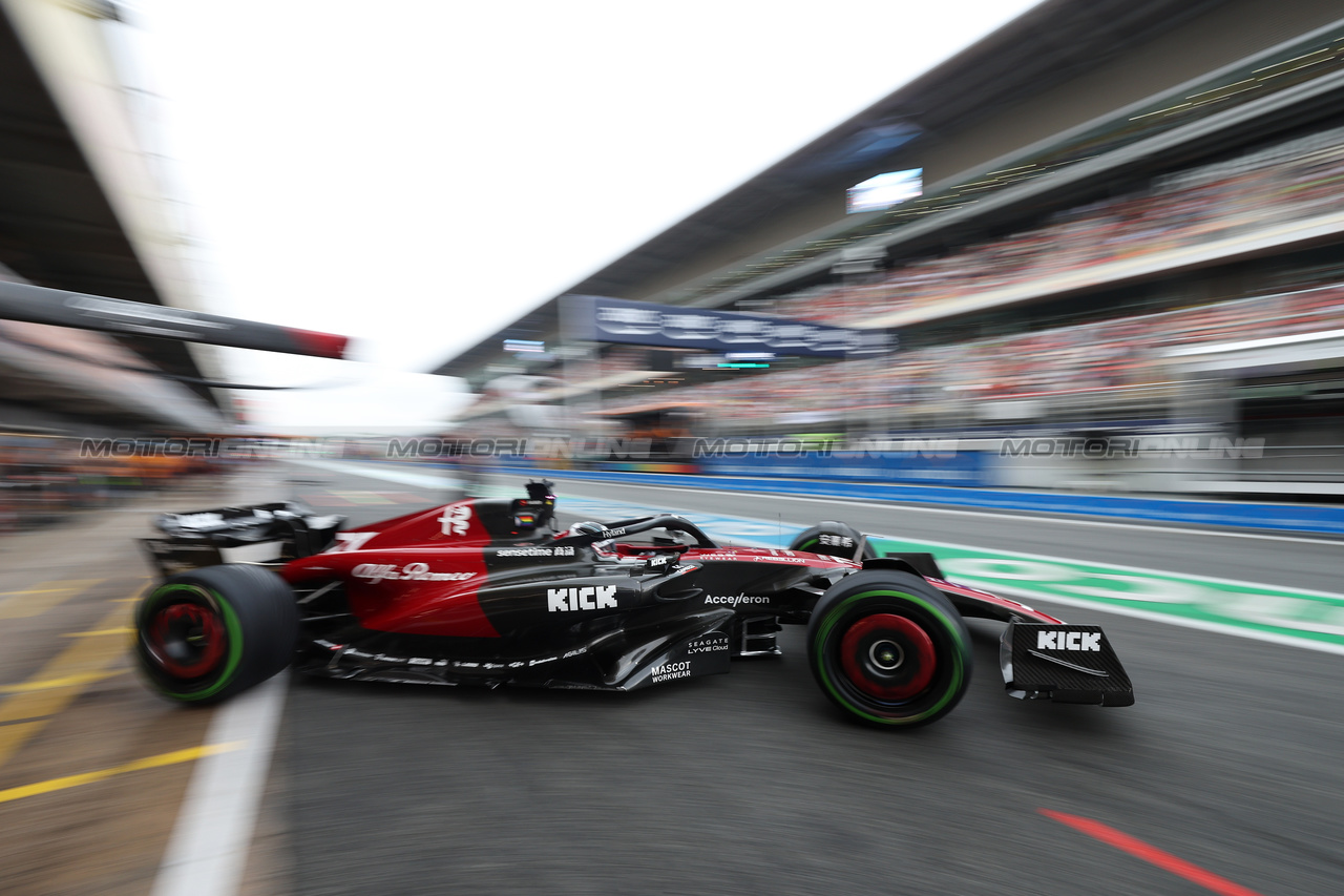 GP SPAGNA, Valtteri Bottas (FIN) Alfa Romeo F1 Team C43 leaves the pits.

03.06.2023. Formula 1 World Championship, Rd 8, Spanish Grand Prix, Barcelona, Spain, Qualifiche Day.

- www.xpbimages.com, EMail: requests@xpbimages.com ¬© Copyright: Bearne / XPB Images