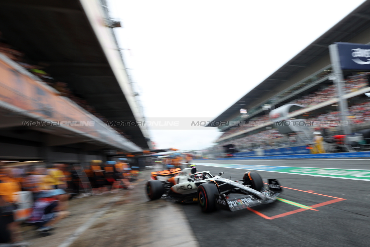 GP SPAGNA, Lando Norris (GBR) McLaren MCL60 leaves the pits.

03.06.2023. Formula 1 World Championship, Rd 8, Spanish Grand Prix, Barcelona, Spain, Qualifiche Day.

- www.xpbimages.com, EMail: requests@xpbimages.com ¬© Copyright: Bearne / XPB Images