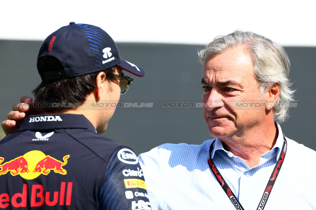 GP SPAGNA, (L to R): Sergio Perez (MEX) Red Bull Racing with Carlos Sainz (ESP).

03.06.2023. Formula 1 World Championship, Rd 8, Spanish Grand Prix, Barcelona, Spain, Qualifiche Day.

 - www.xpbimages.com, EMail: requests@xpbimages.com ¬© Copyright: Coates / XPB Images