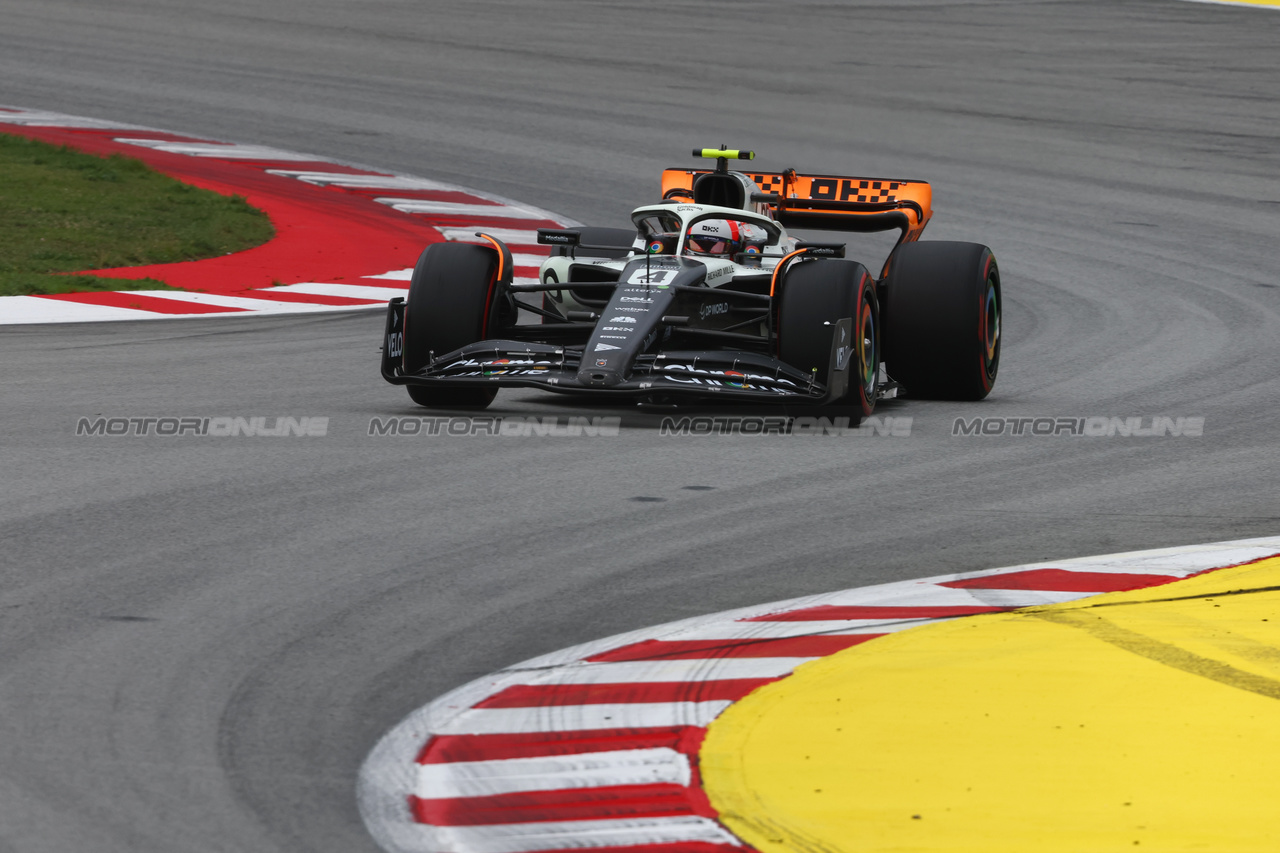 GP SPAGNA, Lando Norris (GBR) McLaren MCL60.

03.06.2023. Formula 1 World Championship, Rd 8, Spanish Grand Prix, Barcelona, Spain, Qualifiche Day.

- www.xpbimages.com, EMail: requests@xpbimages.com ¬© Copyright: Charniaux / XPB Images