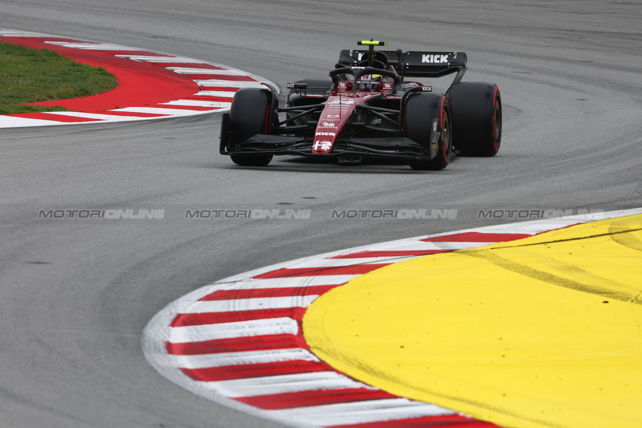 GP SPAGNA, Zhou Guanyu (CHN) Alfa Romeo F1 Team C43.

03.06.2023. Formula 1 World Championship, Rd 8, Spanish Grand Prix, Barcelona, Spain, Qualifiche Day.

- www.xpbimages.com, EMail: requests@xpbimages.com ¬© Copyright: Charniaux / XPB Images