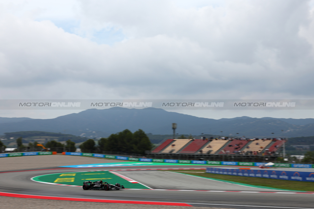 GP SPAGNA, Lewis Hamilton (GBR) Mercedes AMG F1 W14.

03.06.2023. Formula 1 World Championship, Rd 8, Spanish Grand Prix, Barcelona, Spain, Qualifiche Day.

- www.xpbimages.com, EMail: requests@xpbimages.com ¬© Copyright: Batchelor / XPB Images