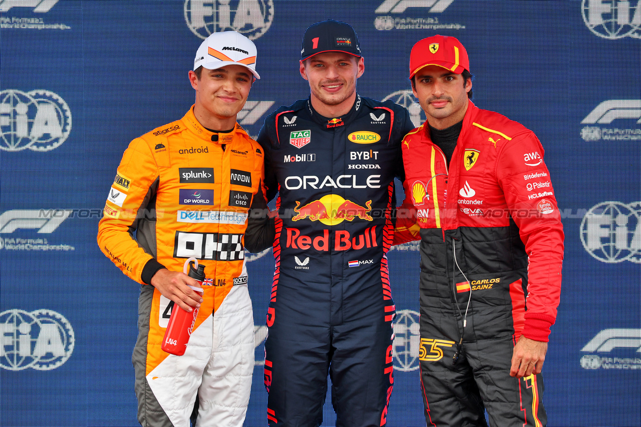 GP SPAGNA, Qualifiche top three in parc ferme (L to R): Lando Norris (GBR) McLaren, second; Max Verstappen (NLD) Red Bull Racing, pole position; Carlos Sainz Jr (ESP) Ferrari, third.

03.06.2023. Formula 1 World Championship, Rd 8, Spanish Grand Prix, Barcelona, Spain, Qualifiche Day.

- www.xpbimages.com, EMail: requests@xpbimages.com ¬© Copyright: Batchelor / XPB Images