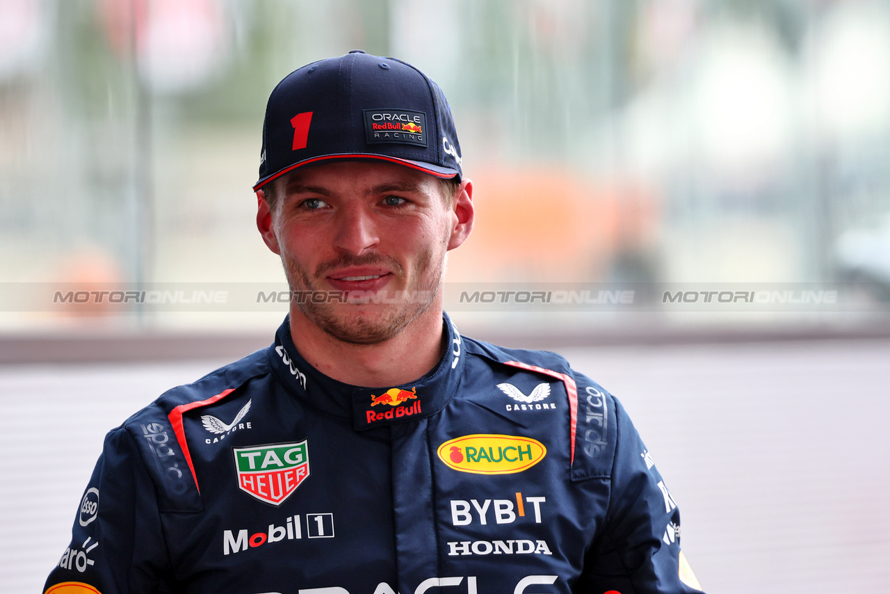 GP SPAGNA, Pole sitter Max Verstappen (NLD) Red Bull Racing in qualifying parc ferme.

03.06.2023. Formula 1 World Championship, Rd 8, Spanish Grand Prix, Barcelona, Spain, Qualifiche Day.

- www.xpbimages.com, EMail: requests@xpbimages.com ¬© Copyright: Charniaux / XPB Images