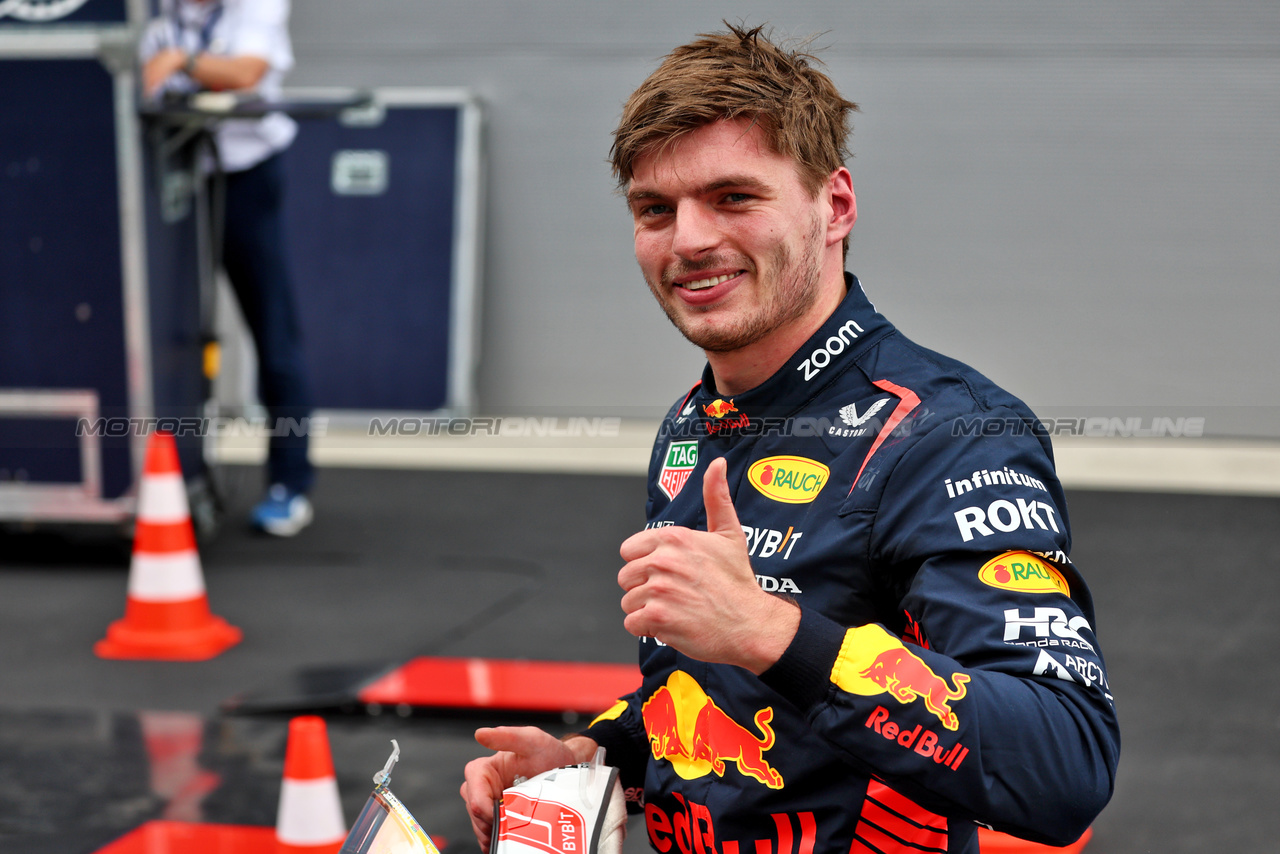 GP SPAGNA, Max Verstappen (NLD) Red Bull Racing celebrates his pole position in qualifying parc ferme.

03.06.2023. Formula 1 World Championship, Rd 8, Spanish Grand Prix, Barcelona, Spain, Qualifiche Day.

- www.xpbimages.com, EMail: requests@xpbimages.com ¬© Copyright: Batchelor / XPB Images