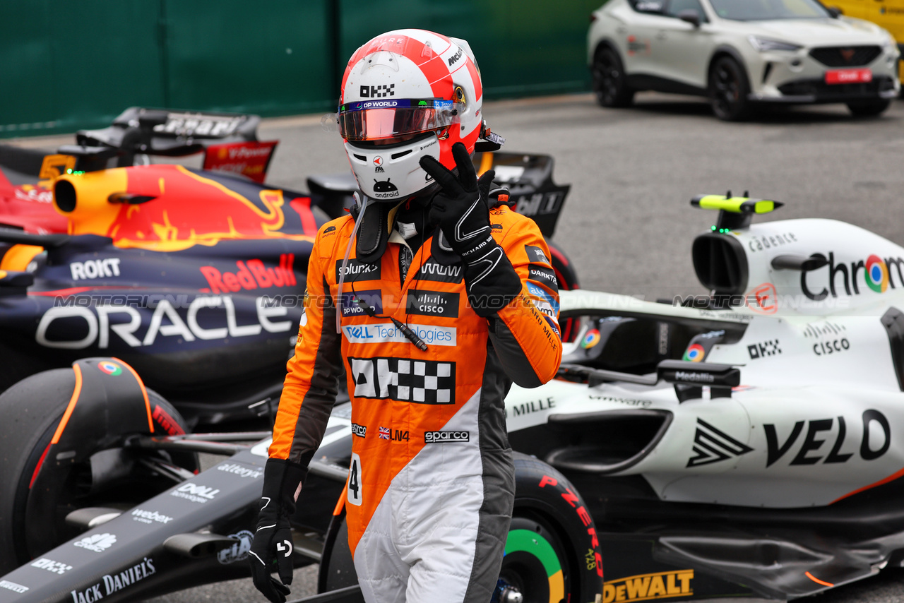 GP SPAGNA, Lando Norris (GBR) McLaren celebrates his third position in qualifying parc ferme.

03.06.2023. Formula 1 World Championship, Rd 8, Spanish Grand Prix, Barcelona, Spain, Qualifiche Day.

- www.xpbimages.com, EMail: requests@xpbimages.com ¬© Copyright: Batchelor / XPB Images