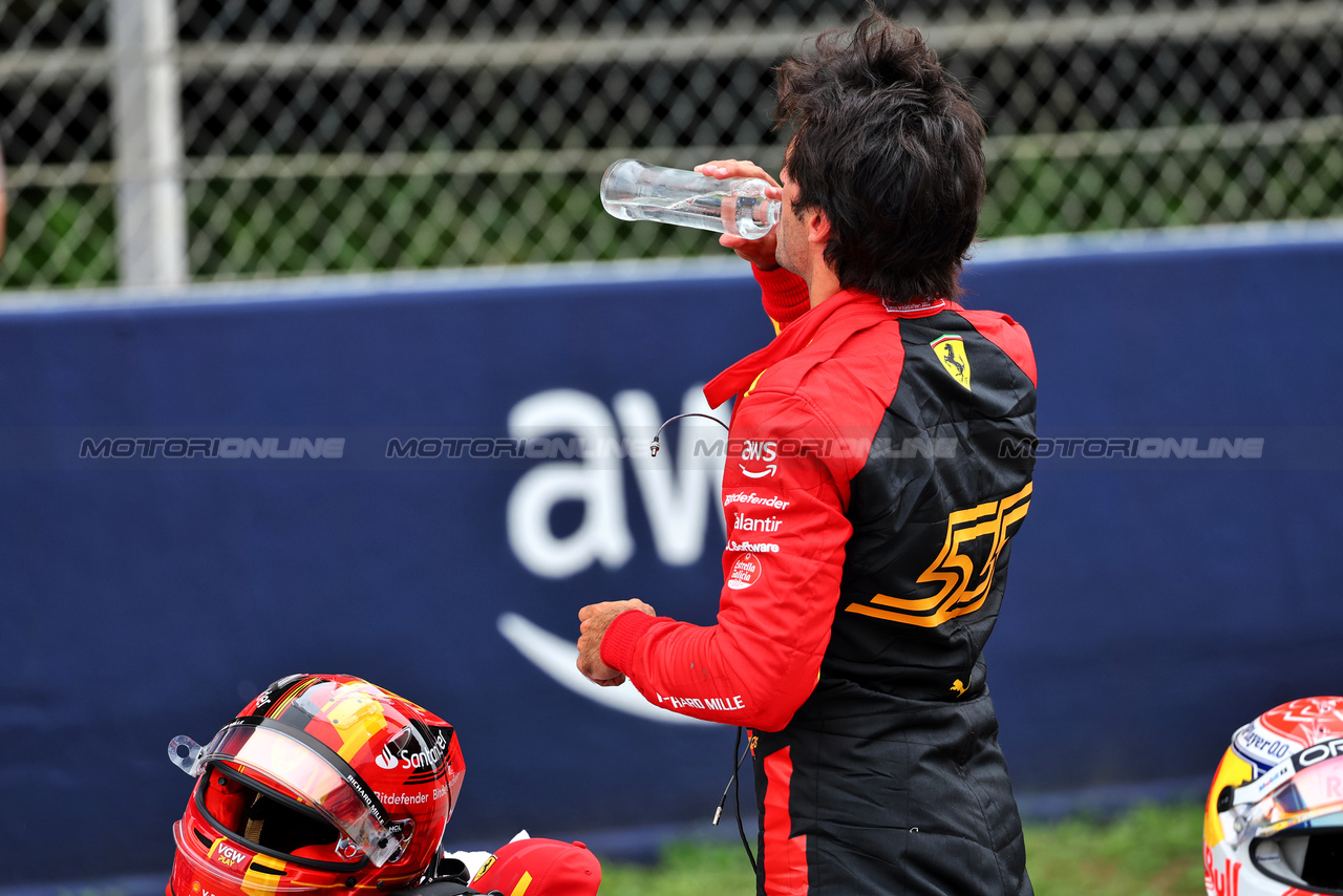 GP SPAGNA, Carlos Sainz Jr (ESP) Ferrari, second position, in qualifying parc ferme.

03.06.2023. Formula 1 World Championship, Rd 8, Spanish Grand Prix, Barcelona, Spain, Qualifiche Day.

- www.xpbimages.com, EMail: requests@xpbimages.com ¬© Copyright: Batchelor / XPB Images