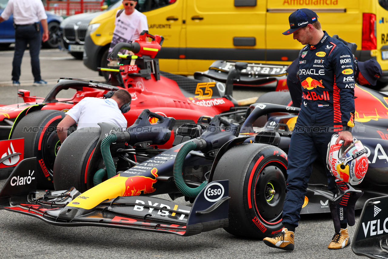 GP SPAGNA, Pole sitter Max Verstappen (NLD) Red Bull Racing in qualifying parc ferme.

03.06.2023. Formula 1 World Championship, Rd 8, Spanish Grand Prix, Barcelona, Spain, Qualifiche Day.

- www.xpbimages.com, EMail: requests@xpbimages.com ¬© Copyright: Batchelor / XPB Images