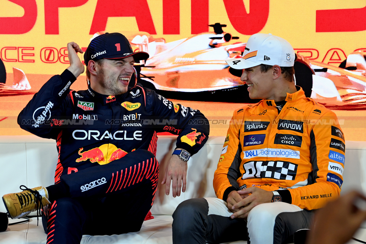 GP SPAGNA, (L to R): Max Verstappen (NLD) Red Bull Racing e Carlos Sainz Jr (ESP) Ferrari in the post qualifying FIA Press Conference.

03.06.2023. Formula 1 World Championship, Rd 8, Spanish Grand Prix, Barcelona, Spain, Qualifiche Day.

- www.xpbimages.com, EMail: requests@xpbimages.com ¬© Copyright: XPB Images