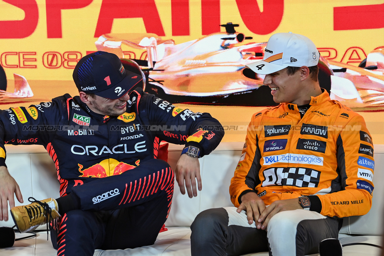 GP SPAGNA, (L to R): Max Verstappen (NLD) Red Bull Racing e Carlos Sainz Jr (ESP) Ferrari in the post qualifying FIA Press Conference.

03.06.2023. Formula 1 World Championship, Rd 8, Spanish Grand Prix, Barcelona, Spain, Qualifiche Day.

- www.xpbimages.com, EMail: requests@xpbimages.com ¬© Copyright: XPB Images