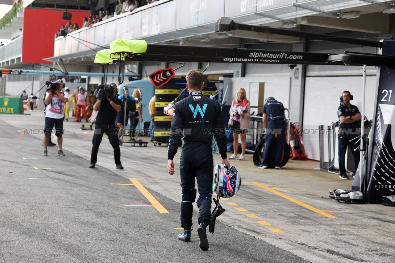 GP SPAGNA, Logan Sargeant (USA) Williams Racing heads back to the pits after crashing in the third practice session.

03.06.2023. Formula 1 World Championship, Rd 8, Spanish Grand Prix, Barcelona, Spain, Qualifiche Day.

- www.xpbimages.com, EMail: requests@xpbimages.com ¬© Copyright: Bearne / XPB Images