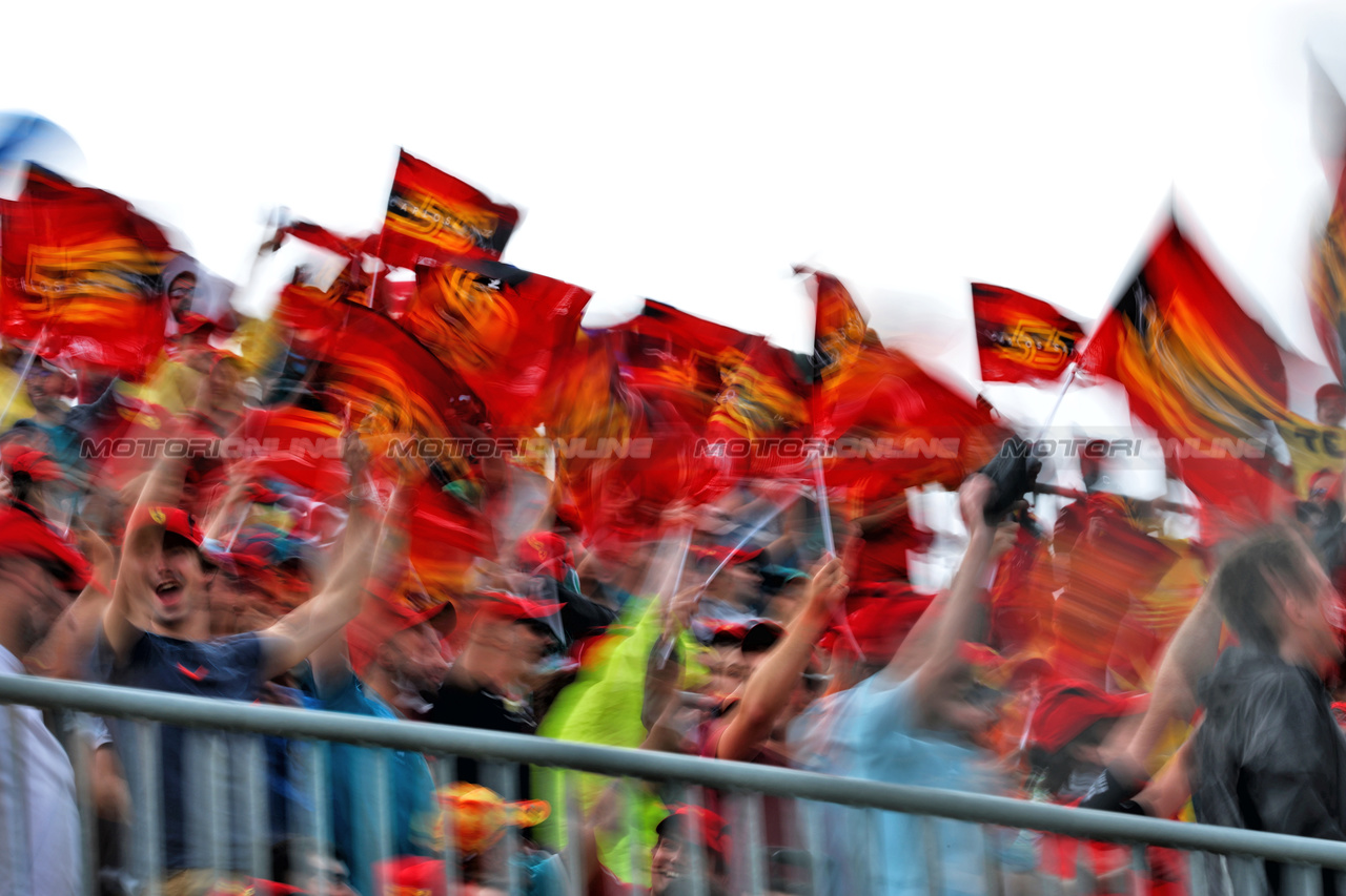 GP SPAGNA, Circuit Atmosfera - Carlos Sainz Jr (ESP) Ferrari fans in the grandstand.

03.06.2023. Formula 1 World Championship, Rd 8, Spanish Grand Prix, Barcelona, Spain, Qualifiche Day.

 - www.xpbimages.com, EMail: requests@xpbimages.com ¬© Copyright: Coates / XPB Images