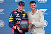 GP SPAGNA, Pole sitter Max Verstappen (NLD) Red Bull Racing receives the Pirelli Pole Position Award from Mason Mount (GBR) Football Player.

03.06.2023. Formula 1 World Championship, Rd 8, Spanish Grand Prix, Barcelona, Spain, Qualifiche Day.
- www.xpbimages.com, EMail: requests@xpbimages.com ¬© Copyright: Batchelor / XPB Images