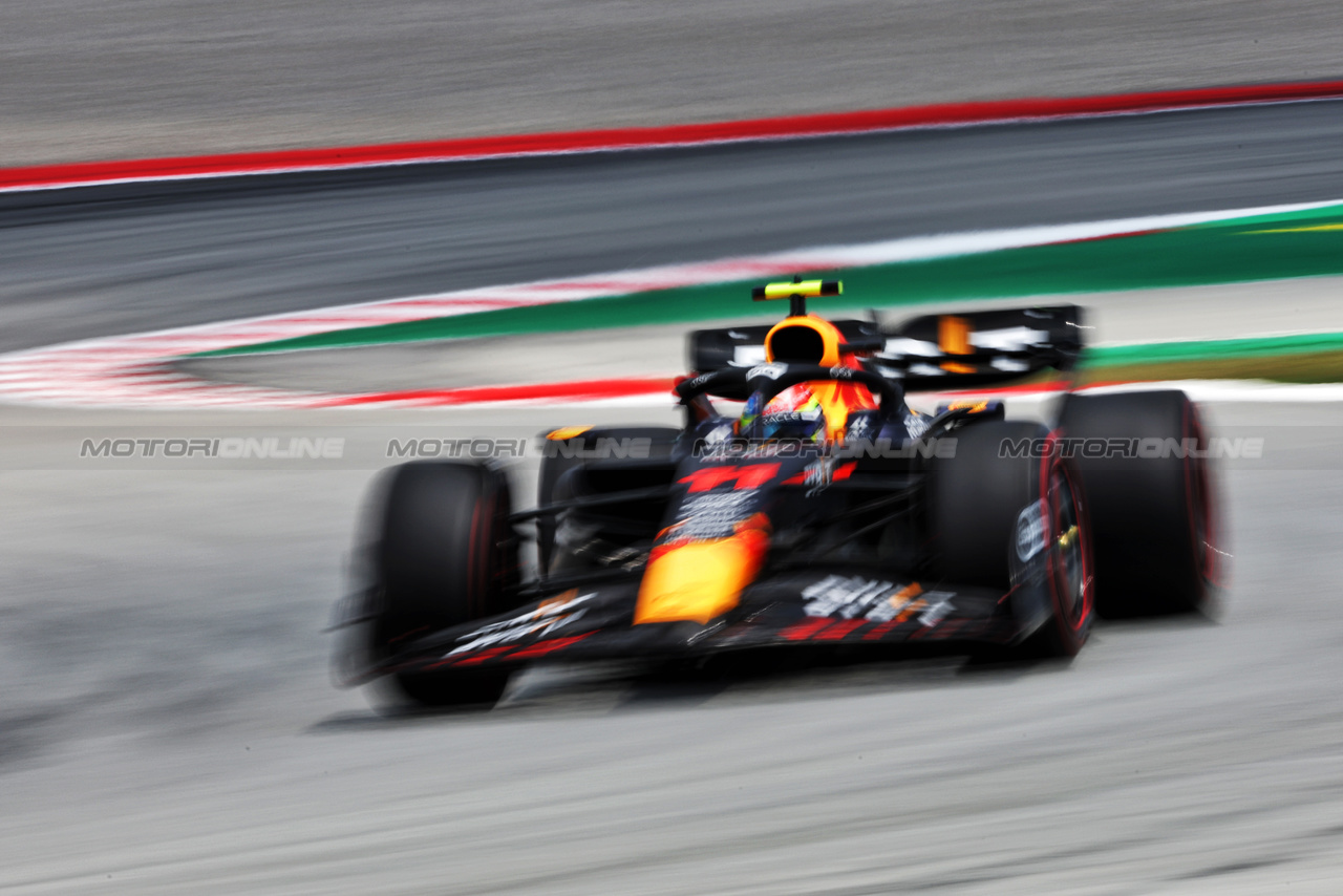 GP SPAGNA, Sergio Perez (MEX) Red Bull Racing RB19.

02.06.2023 Formula 1 World Championship, Rd 8, Spanish Grand Prix, Barcelona, Spain, Practice Day.

- www.xpbimages.com, EMail: requests@xpbimages.com ¬© Copyright: Bearne / XPB Images